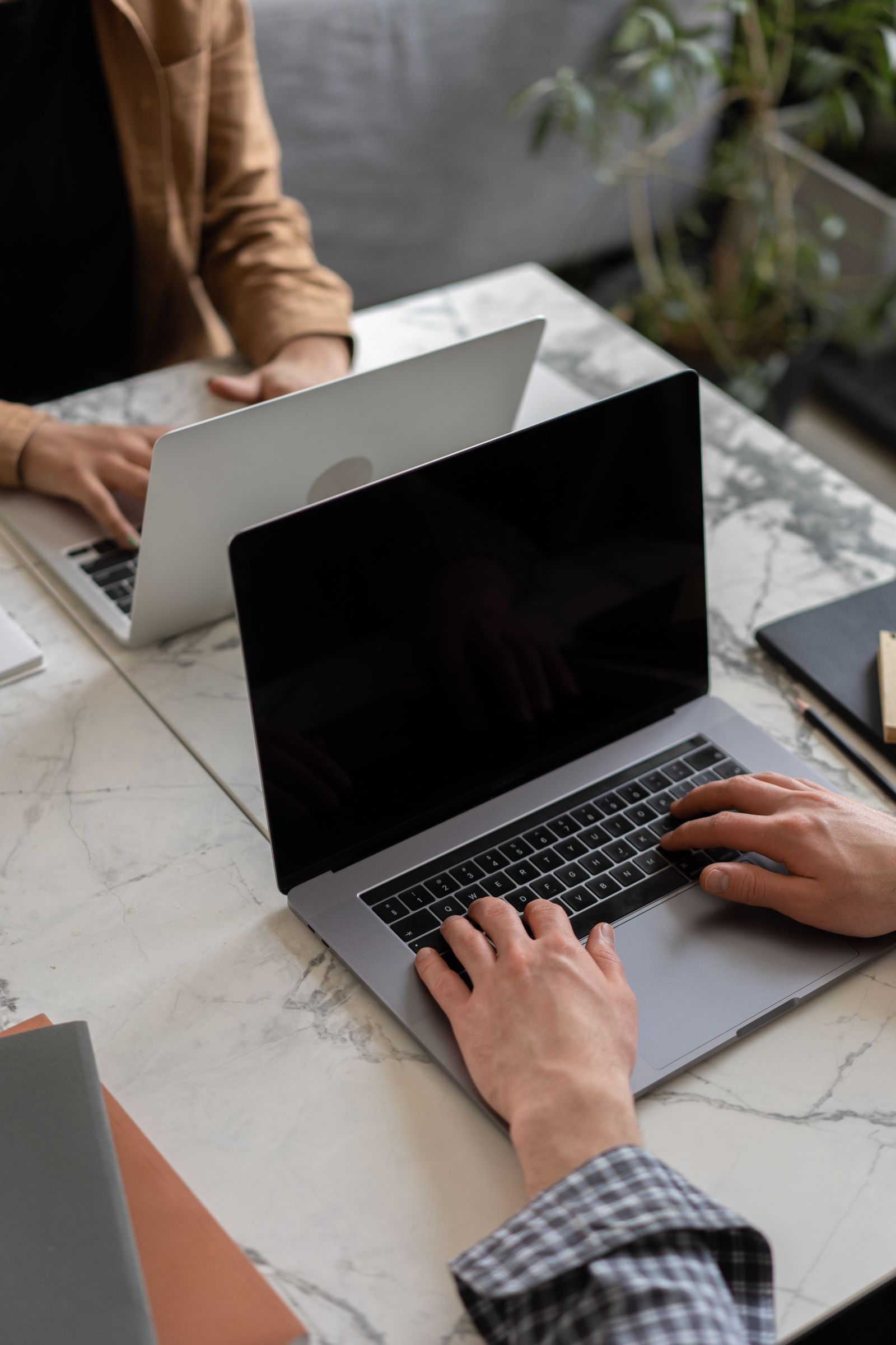 Booking a Flight by Phone vs. Online: Which Is Right for You?